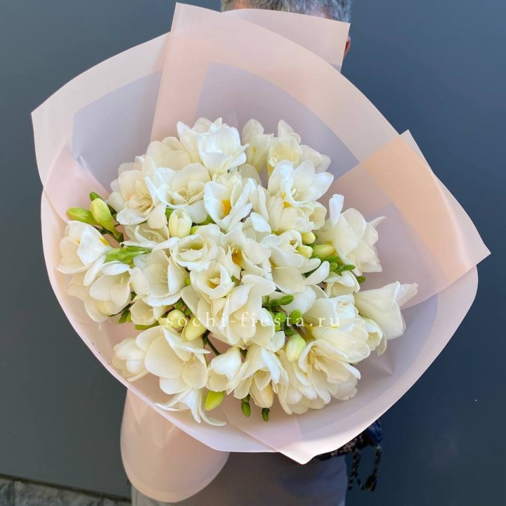 Букет белых фрезий  в Костроме