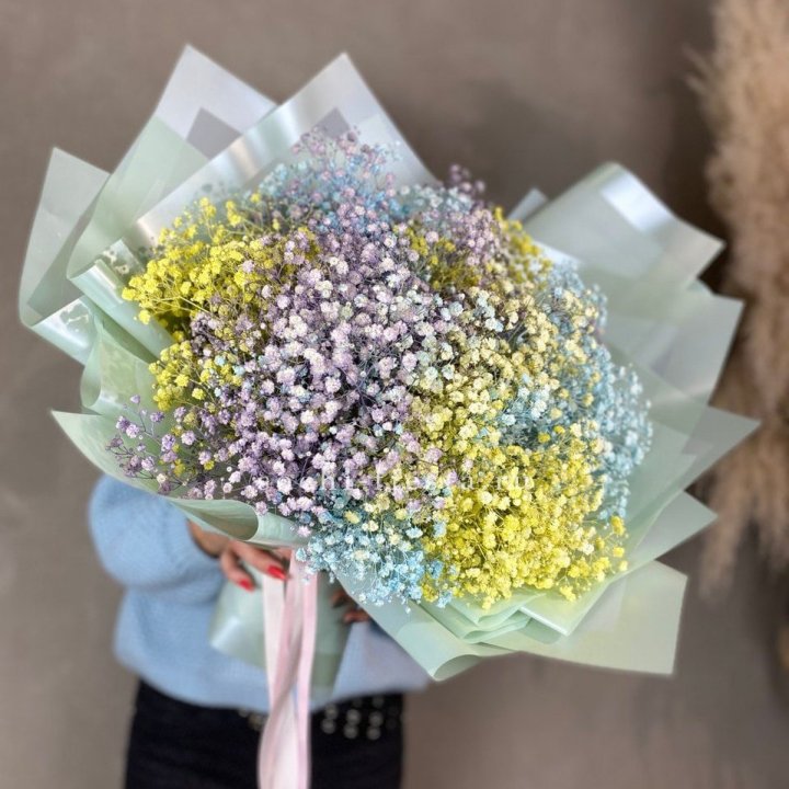 Букет радужных гипсофил в Костроме