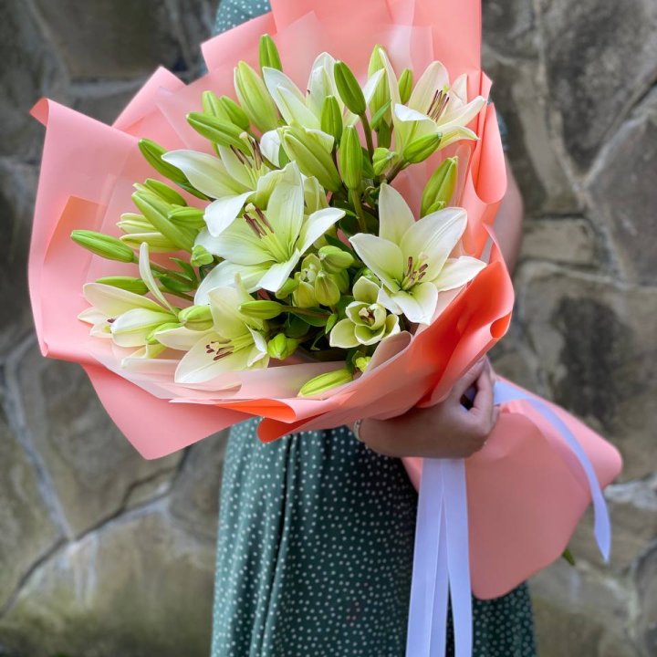Букет из 7 белых лилий в Костроме