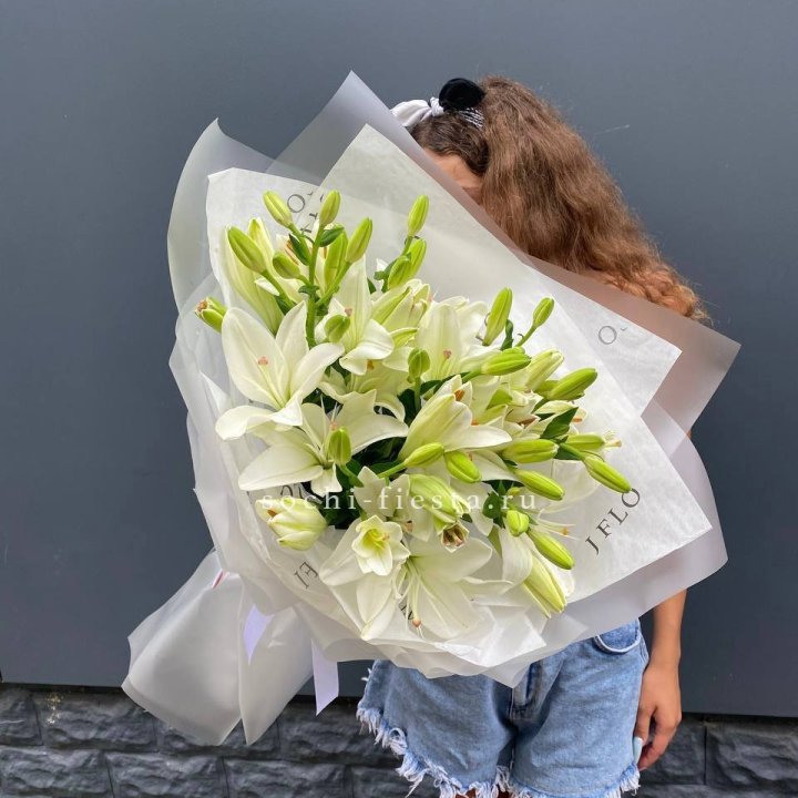 Букет  лилий "Воздушный"  в Костроме