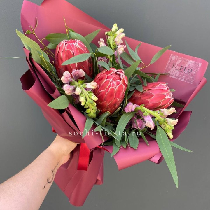 Букет из протеи "Квин" в Костроме