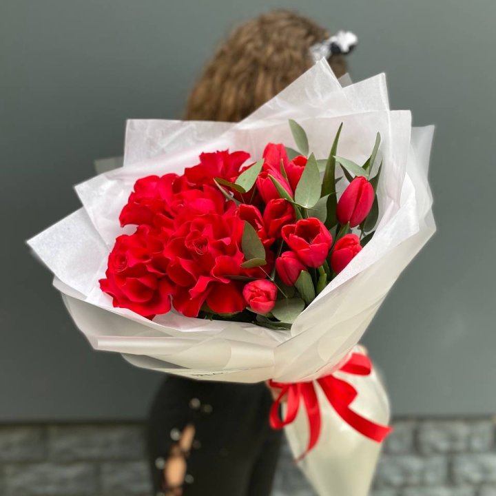 Дуо тюльпаны и розы в Костроме