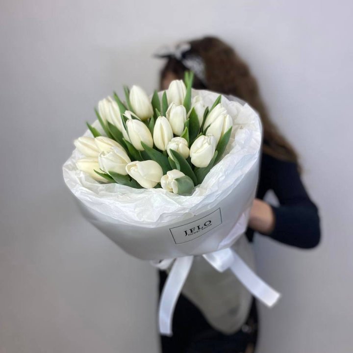 19 белых воздушных тюльпанов в Костроме