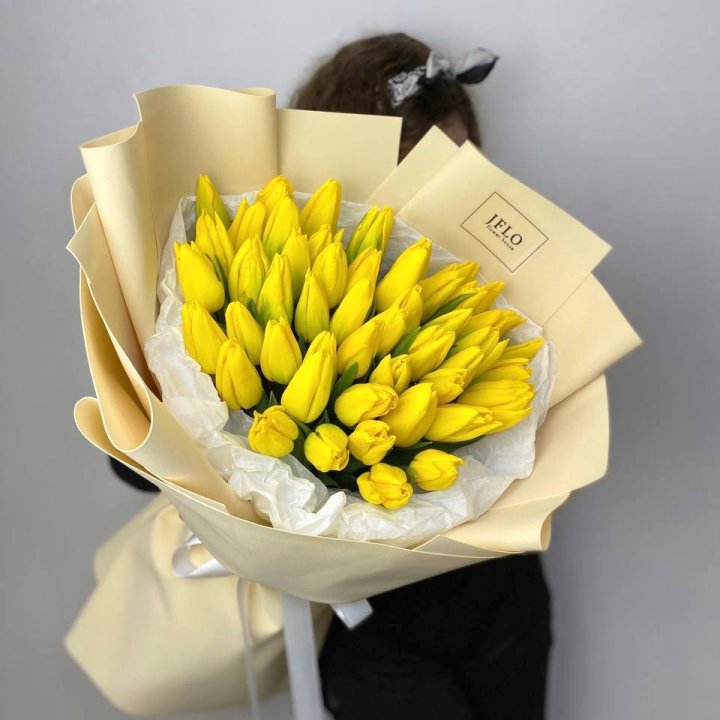 51 жёлтый тюльпан в Костроме