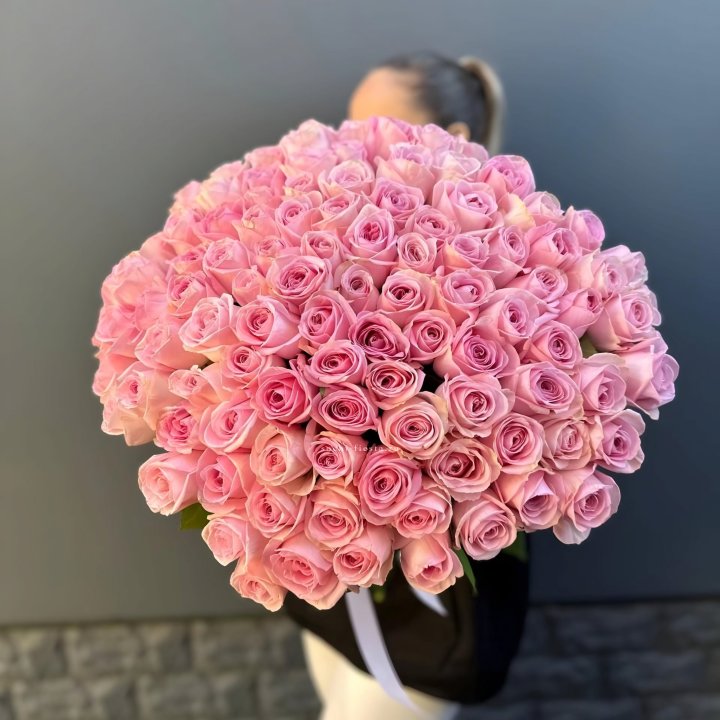 Охапка из 101 розовой розы в Костроме