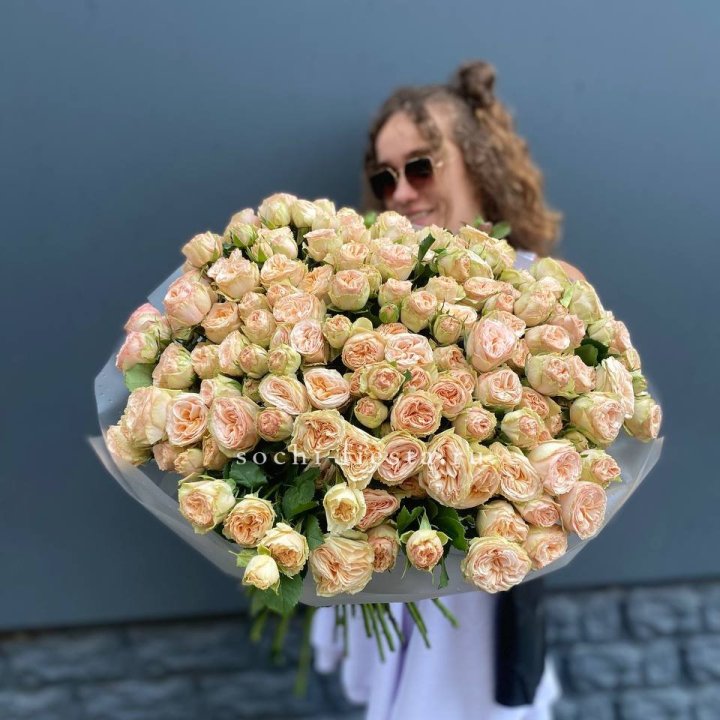 51 пионовидная роза в Костроме