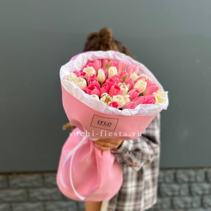 51 бело-розовый тюльпан в Костроме