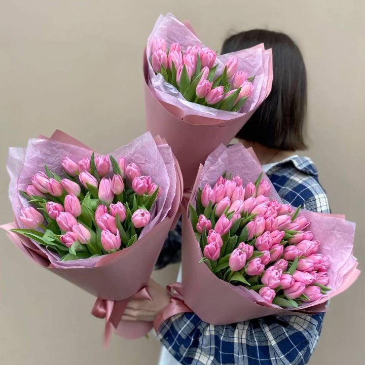 Букет розовых тюльпанов в Костроме