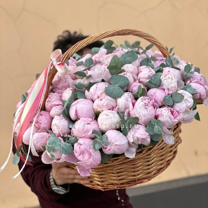 Корзина пионов "75" в Костроме