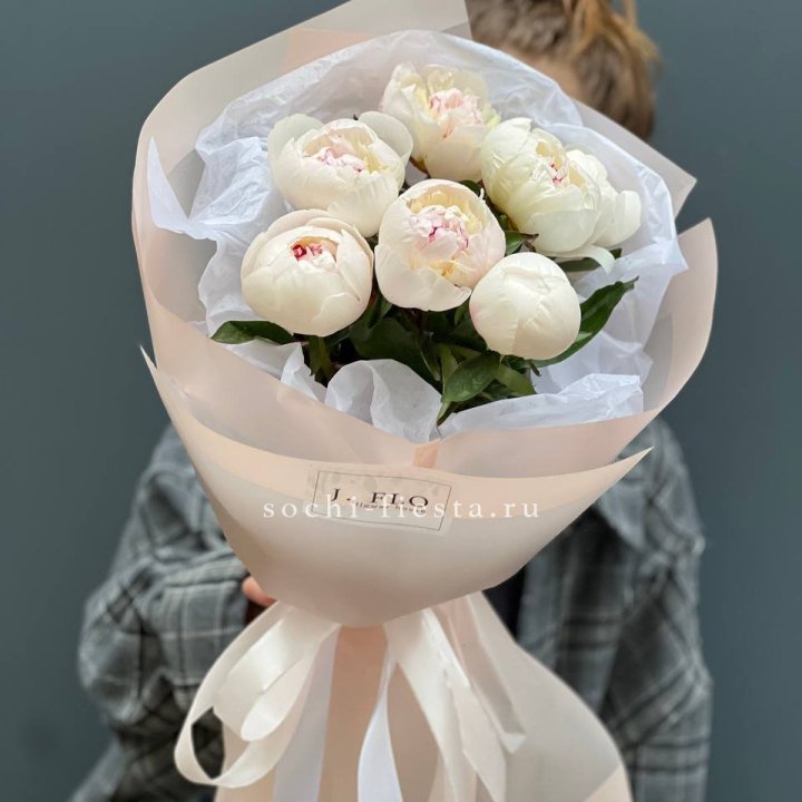 Букет белых пионов в Костроме