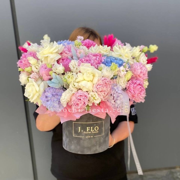 Цилиндр с пионами "Аса" в Костроме