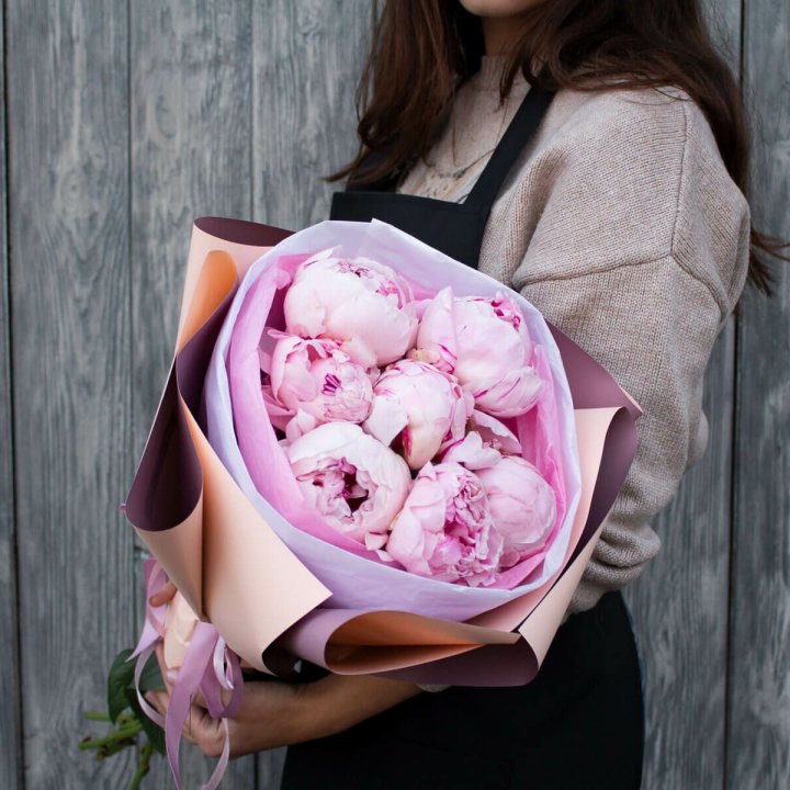 7 зефирных пионов в оформлении в Костроме