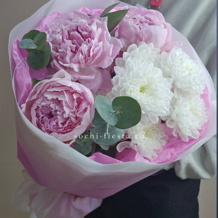  Букет комплимент с пионами в Костроме