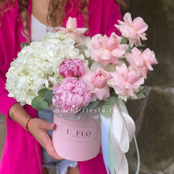 Цилиндр с пионами "Алисия" в Костроме