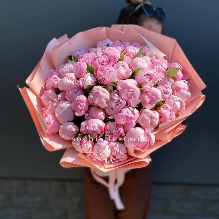Нежный букет 51 пионов  в Костроме