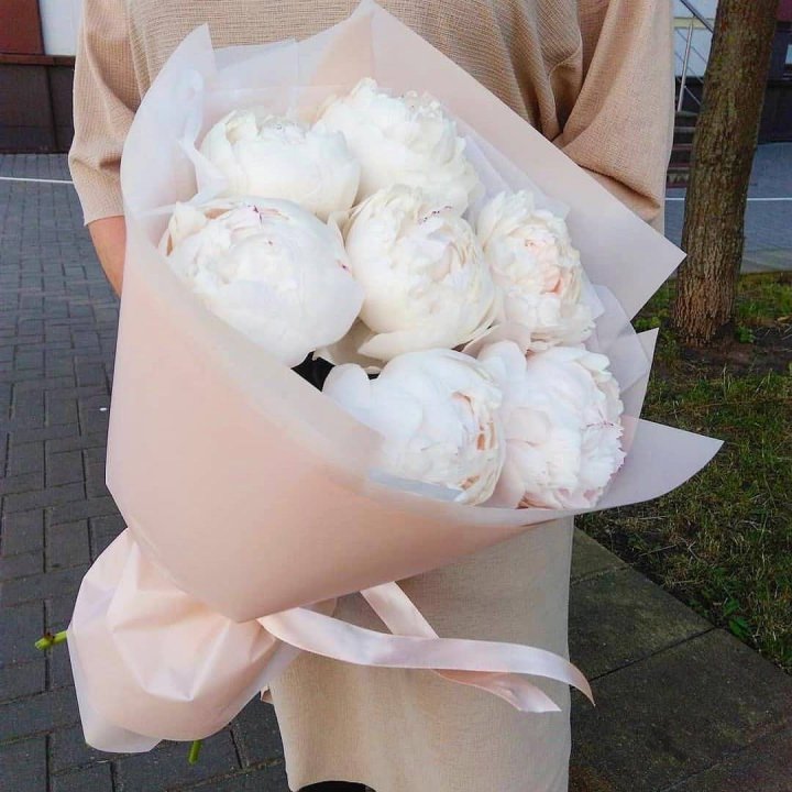 Букет белых пионов в Костроме