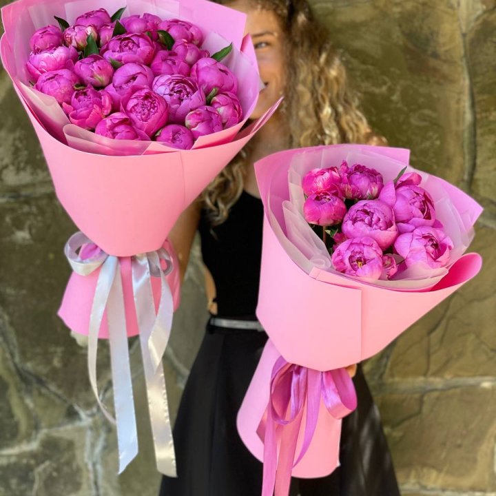 Букет ярких пионов  в Костроме