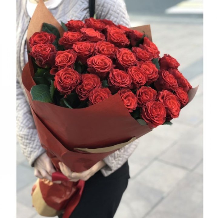 29 высоких роз  в Костроме