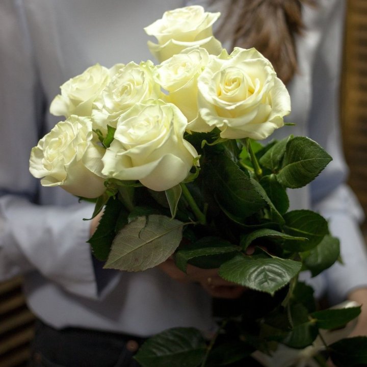 7 белых роз в Костроме