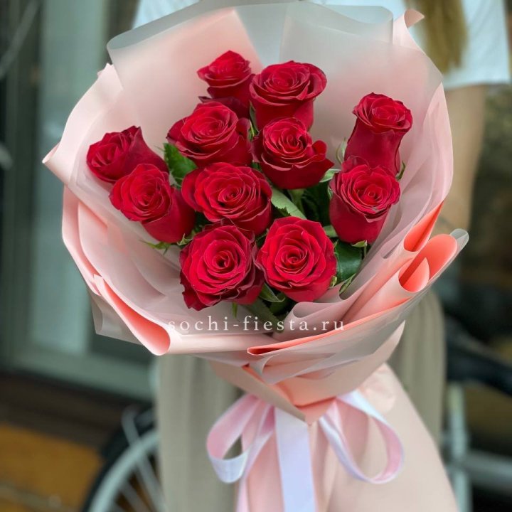 Букет красных роз "Мадам ред" в Костроме