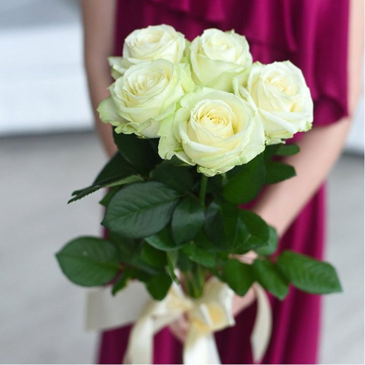 5 белых роз в Костроме