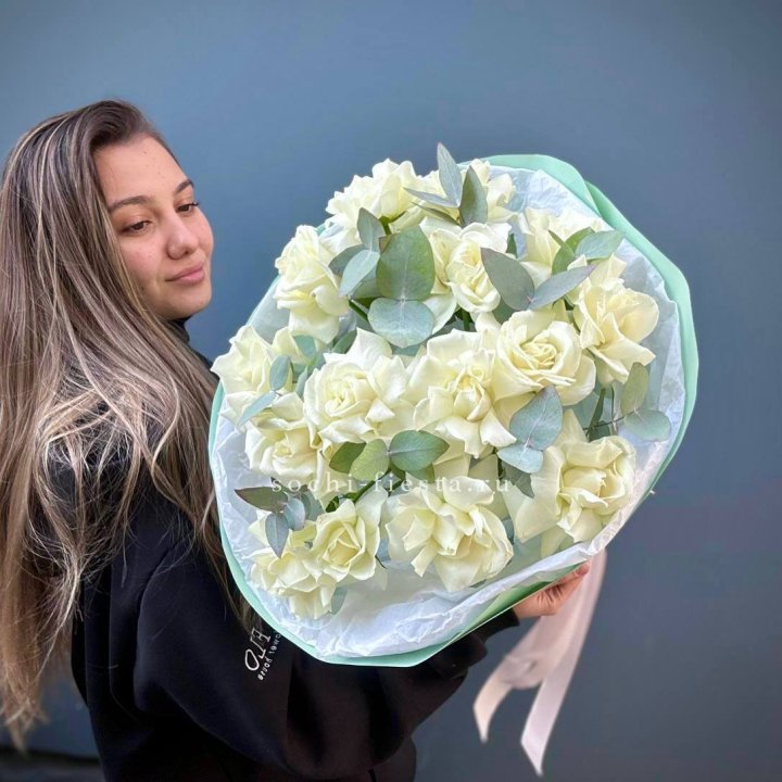 15 Белых французских роз "Ноте бьянка" в Костроме