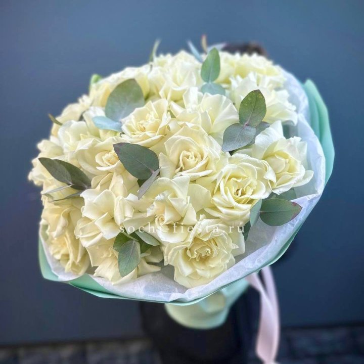 25 Белых французских роз "Ноте бьянка" в Костроме