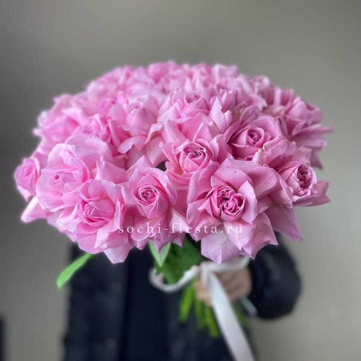 25 розовых французских роз в Костроме