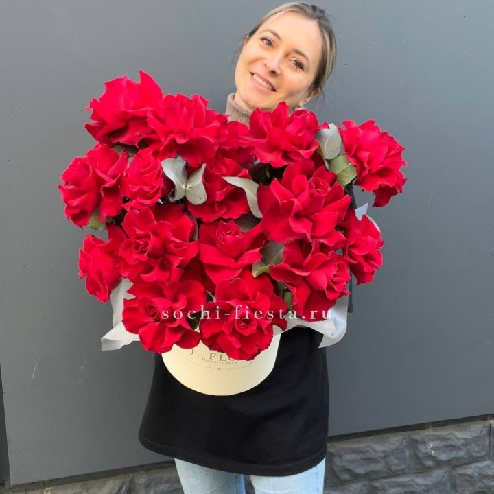 17 Французских роз в боксе в Костроме