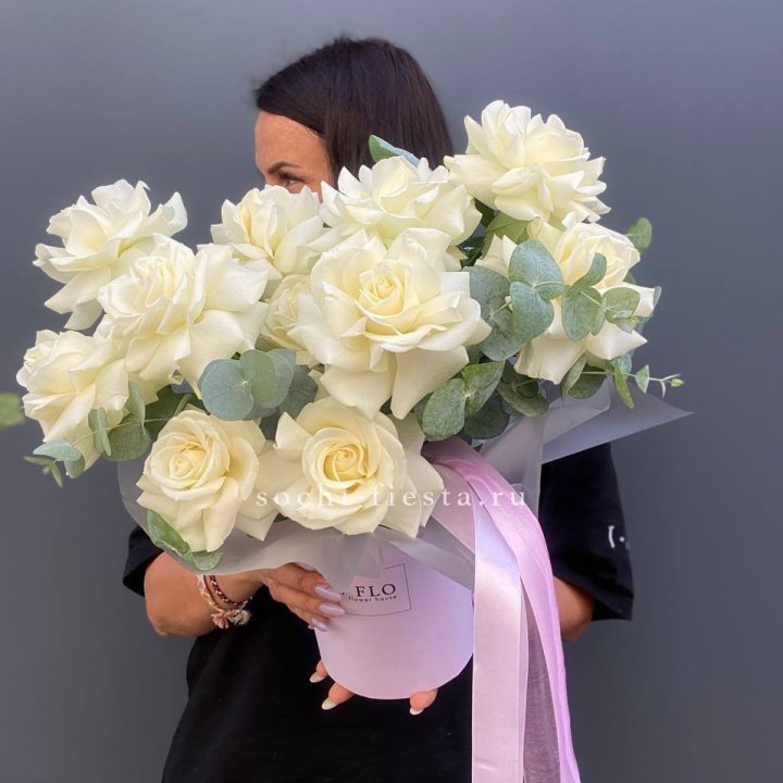 11 Французских белых роз в боксе в Костроме