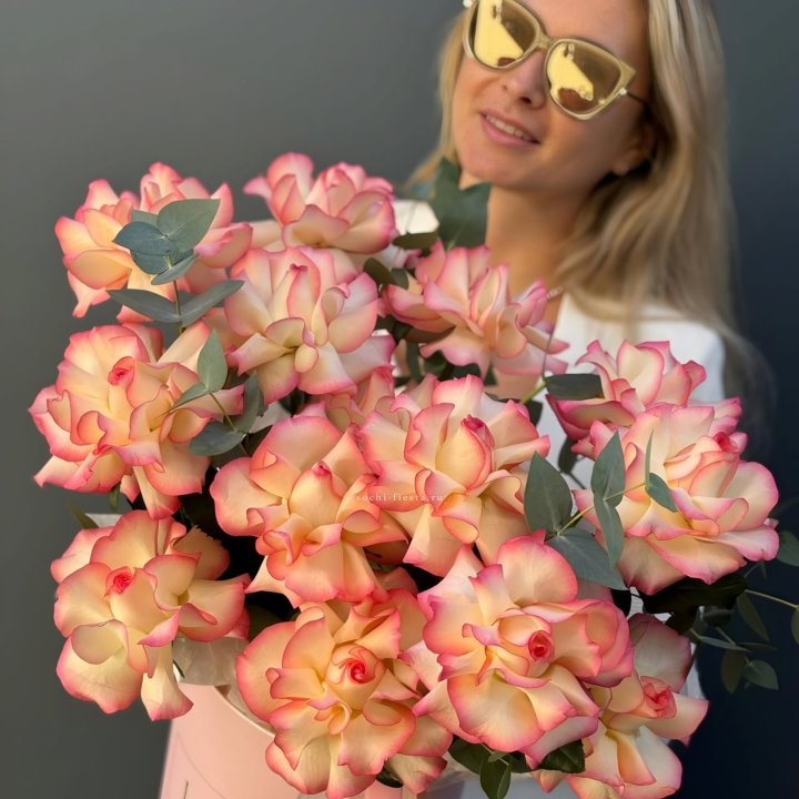 15 французских  роз Джумилия в боксе в Костроме