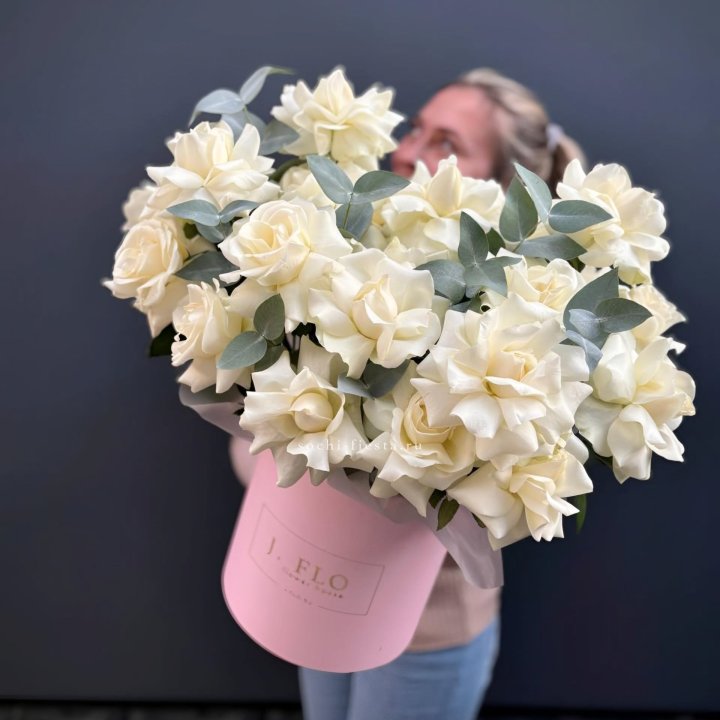 25 Французских белых роз в боксе в Костроме