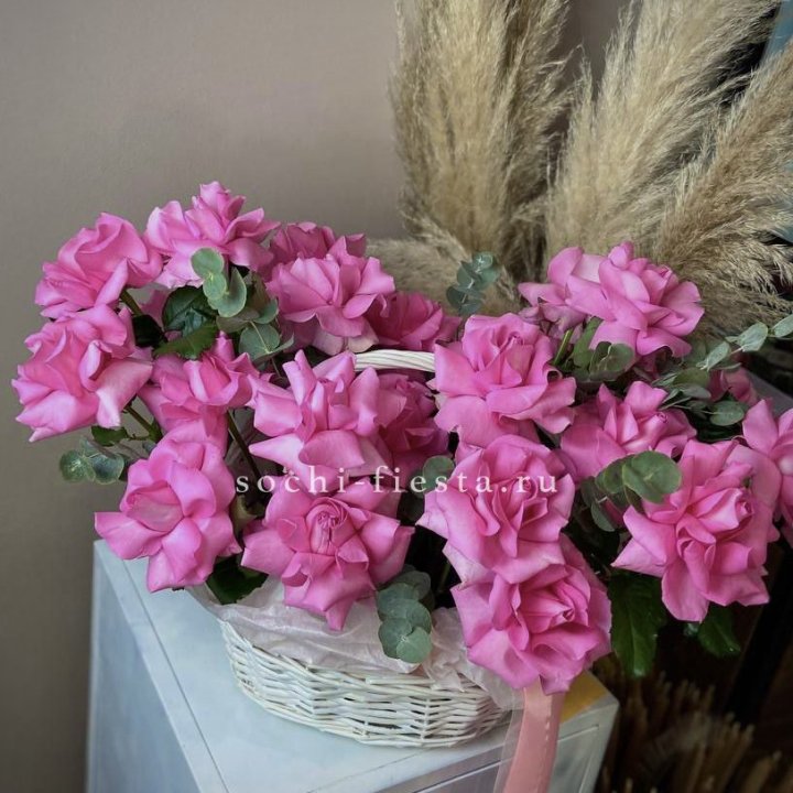 25 роз в цветочной корзине Пинк в Костроме