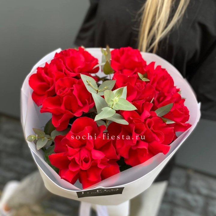 9 Красных французских роз в Костроме