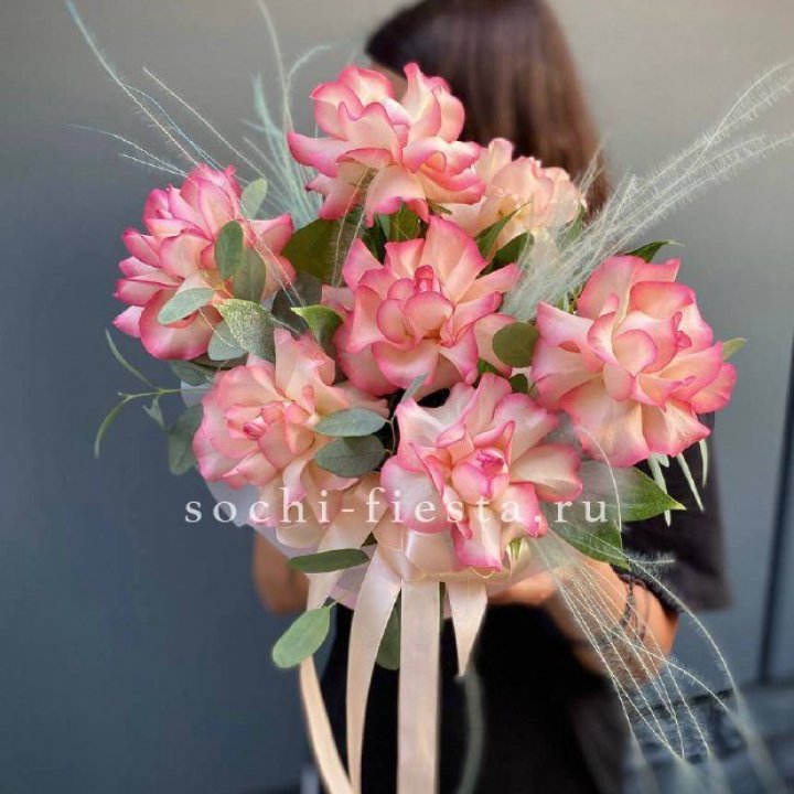 9 Французских роз Джумилия в боксе в Костроме