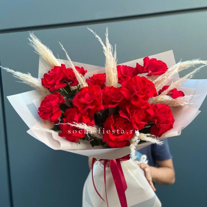 15 Красных французских розы в Костроме