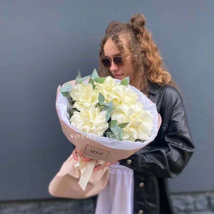 5 Белых французских роз в Костроме