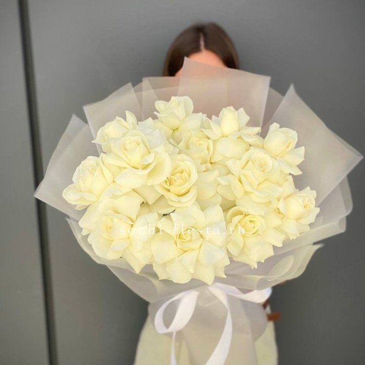 13 белых роз в Костроме