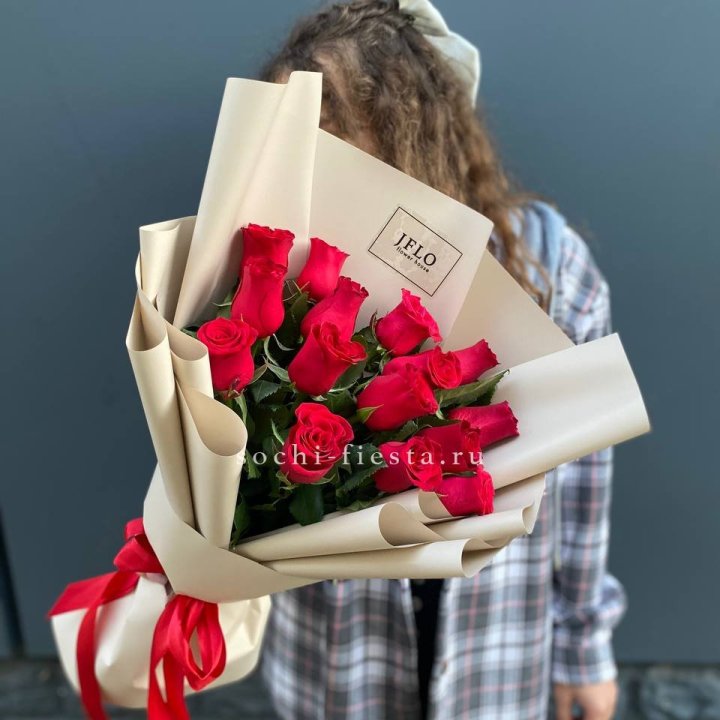 15 красных роз в Костроме