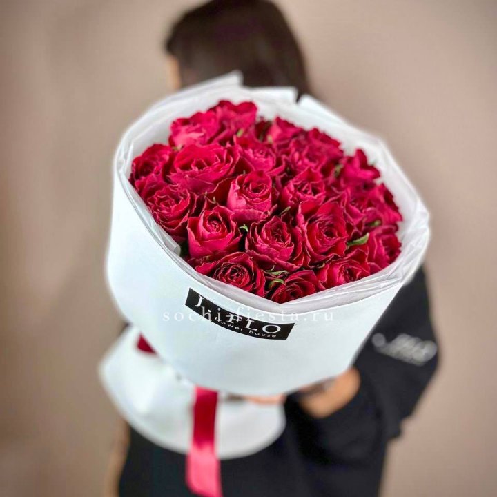 Букет красных роз мадам ред в Костроме