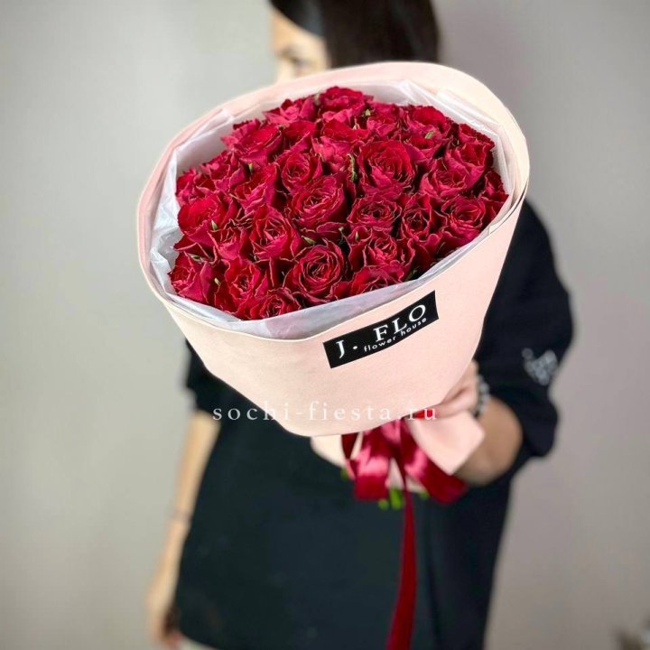 35 кенийских роз в Костроме
