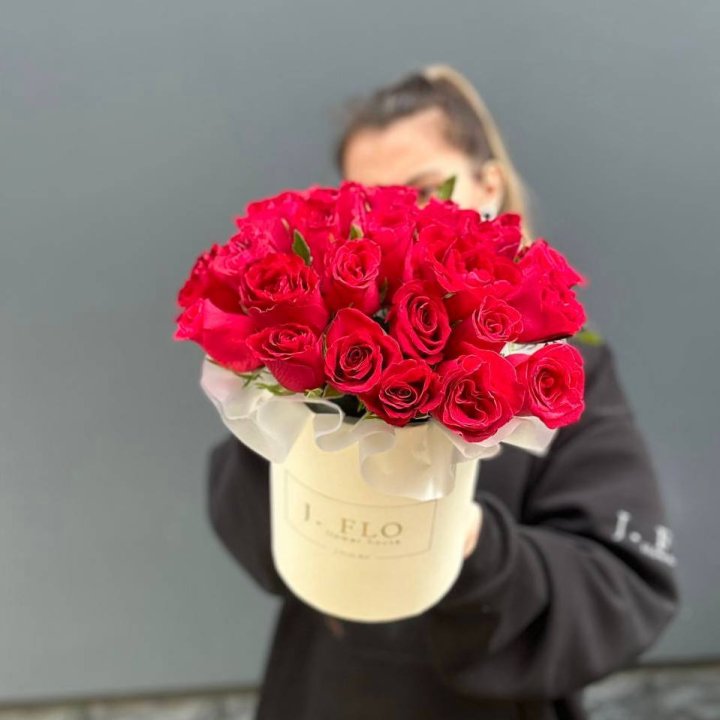 27 кенийских роз в боксе в Костроме