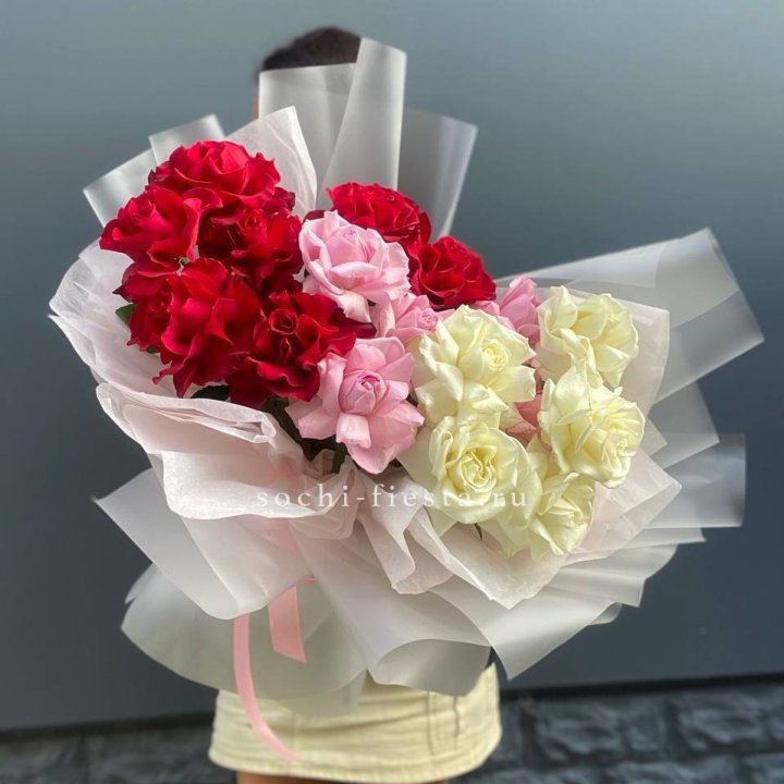 Микс из 17 роз в Костроме