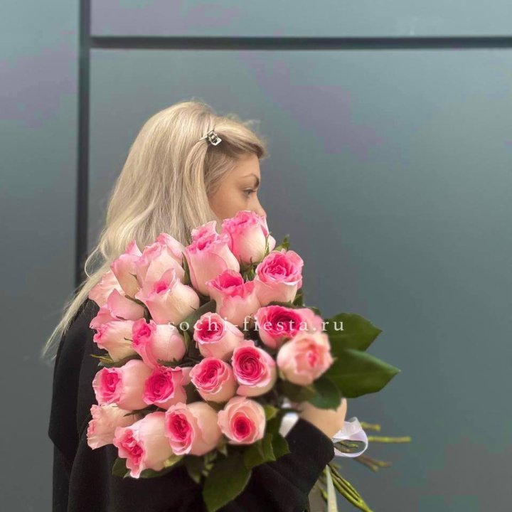  25 розовых роз в Костроме