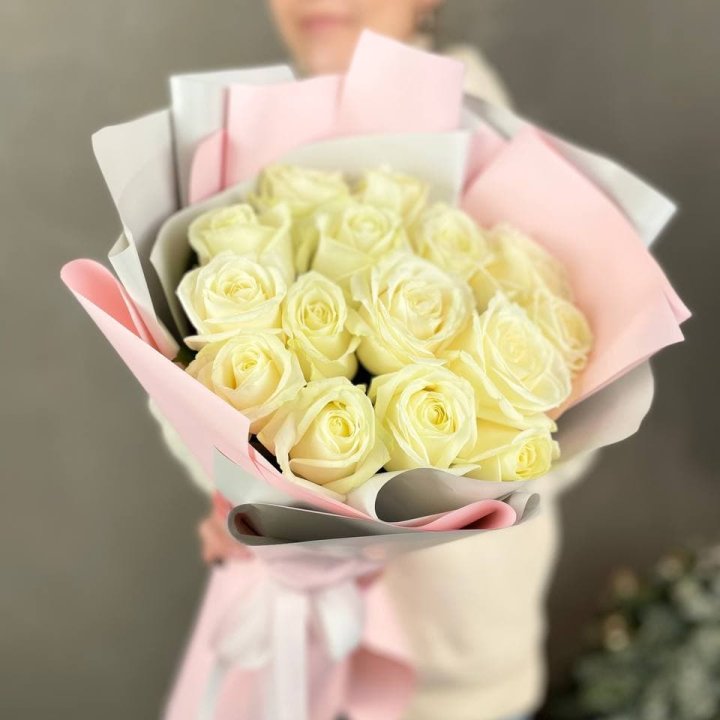 15 белых роз пудра в Костроме