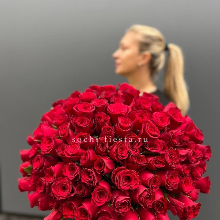 Охапка из 101 красной розы в Костроме