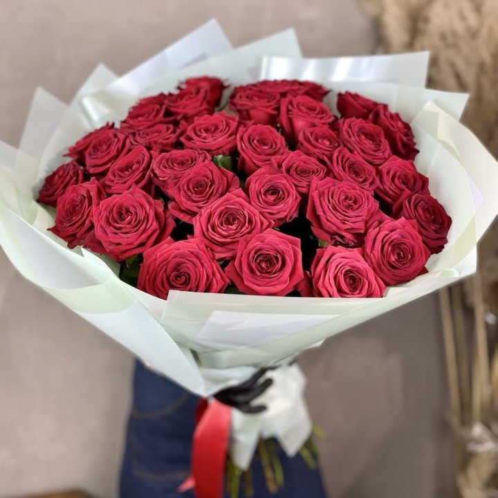37 красных роз в Костроме