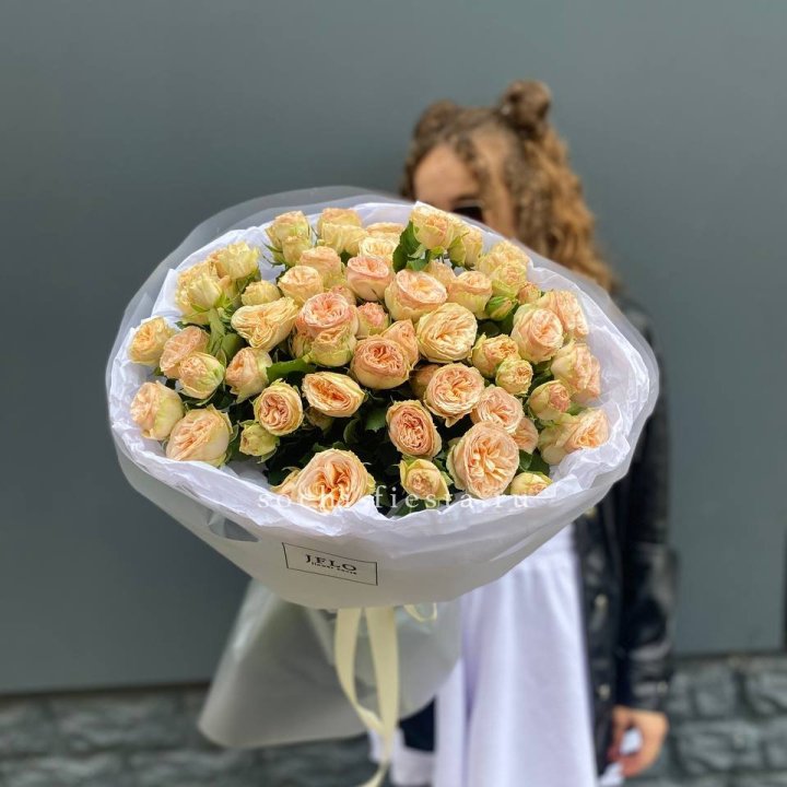 15 пионовидных роз в Костроме