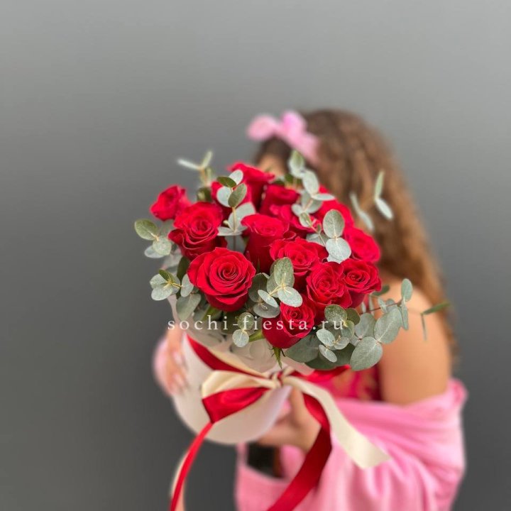 15 Красных роз в боксе №2 в Костроме