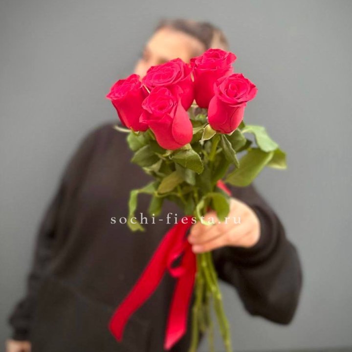 Букет 5 красных роз  в Костроме